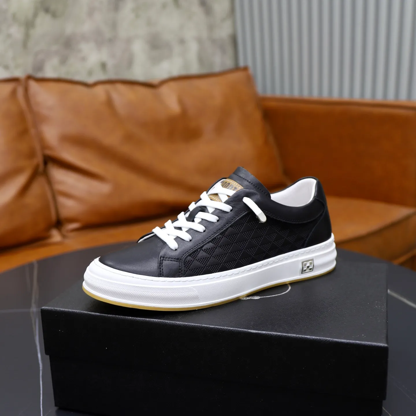 Men's shoes: 440💰🙅‍♂️🙅‍♂️🙅‍♂️ Brand: PRADA Standard code: 38–44 (45 can be customized) Level: Same as the official website Material: Original cowhide fabric Comfortable pigskin lining Lightweight and wear-resistant outsole Style category: Men's fashionable casual shoes and boots Running sneakers Distinguished luxury brand elements Top luxury Color: actual picture color
